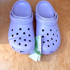 NWT CROCS Classic Clogs W7/M5 in Light Purple